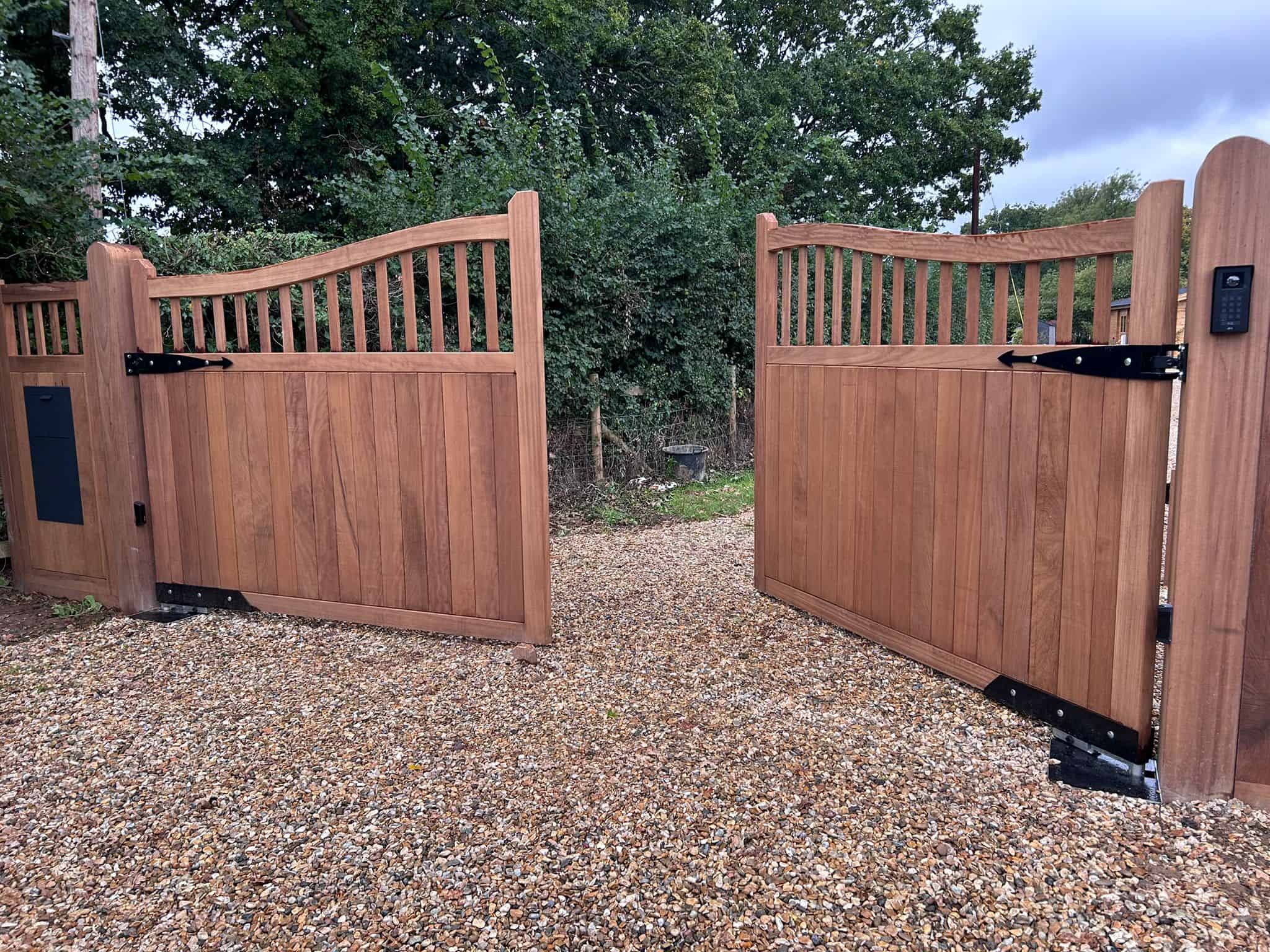 Swan neck palisade top iroko gates