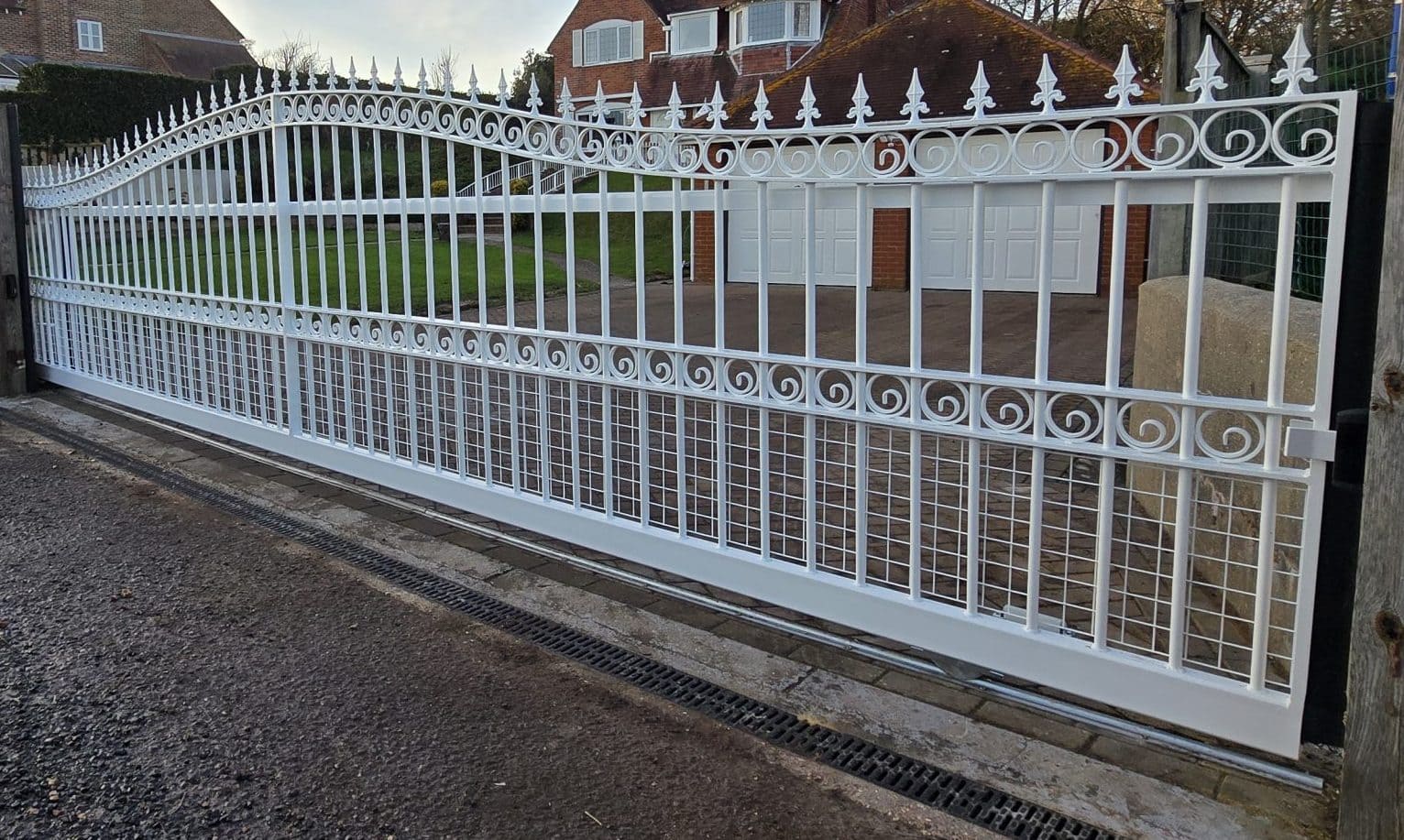 Metal sliding driveway gates Hampshire